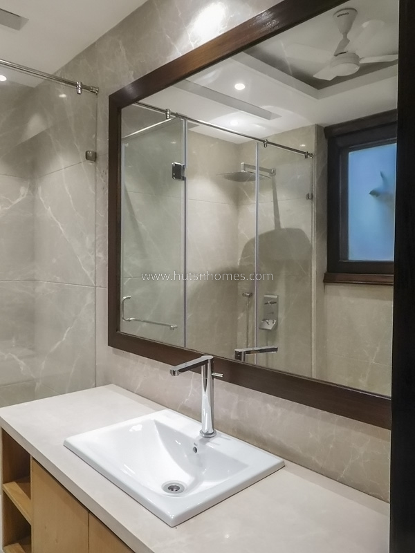 3 BHK Flat For Rent in Defence Colony