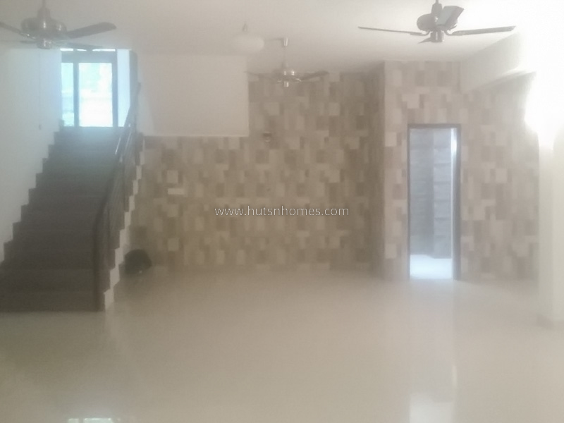 2 BHK Duplex For Rent in West End Colony