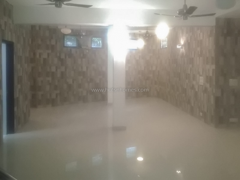 2 BHK Duplex For Rent in West End Colony