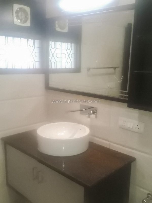 2 BHK Duplex For Rent in West End Colony