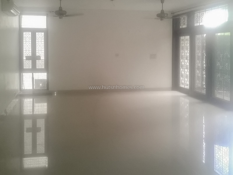 2 BHK Duplex For Rent in West End Colony