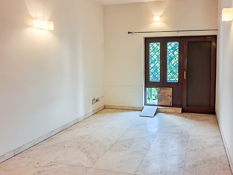3 BHK Flat For Rent in Defence Colony