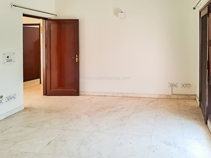 3 BHK Flat For Rent in Defence Colony