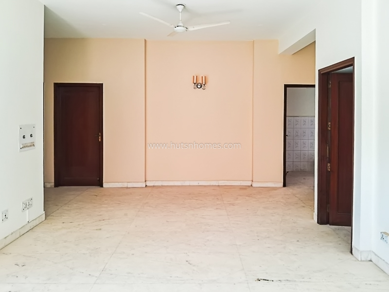 3 BHK Flat For Rent in Defence Colony