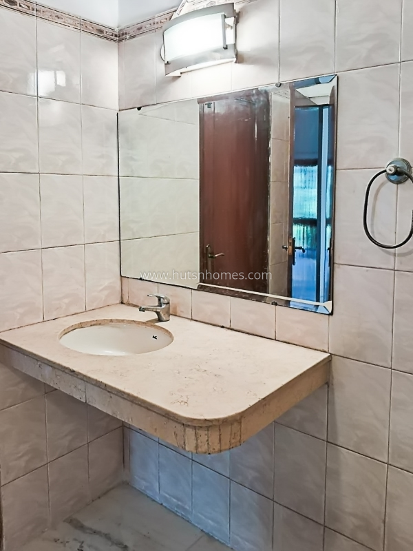 3 BHK Flat For Rent in Defence Colony