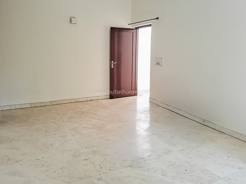 3 BHK Flat For Rent in Defence Colony