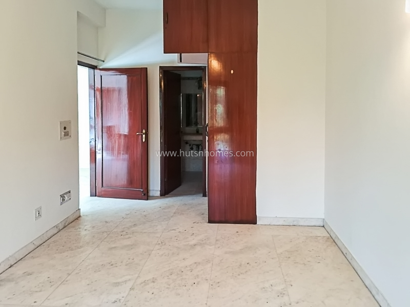 3 BHK Flat For Rent in Defence Colony