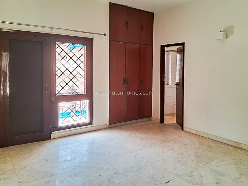 3 BHK Flat For Rent in Defence Colony