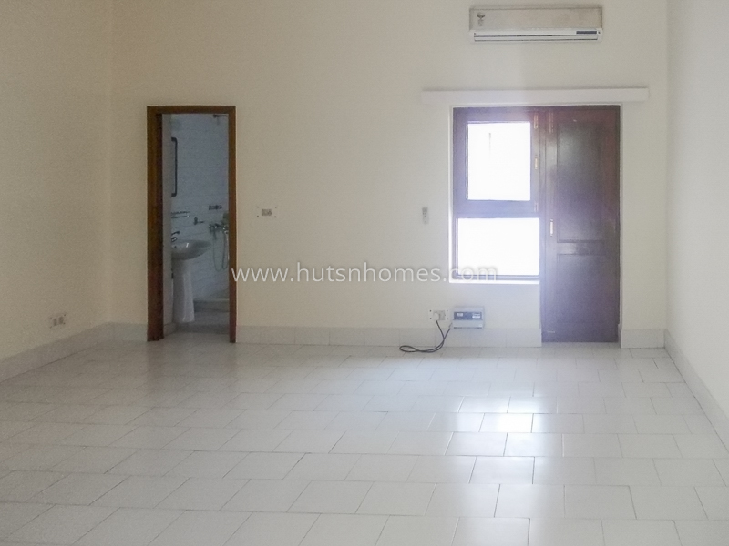 4 BHK Duplex For Rent in Chanakyapuri