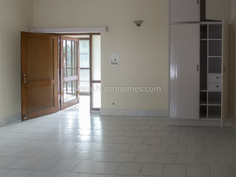 4 BHK Duplex For Rent in Chanakyapuri