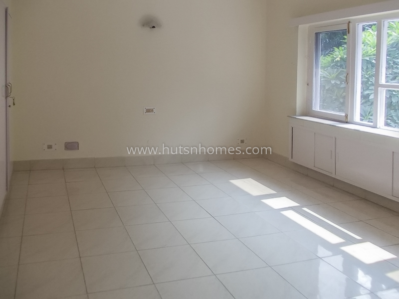 4 BHK Duplex For Rent in Chanakyapuri