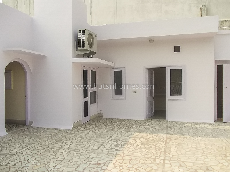 4 BHK Duplex For Rent in Chanakyapuri