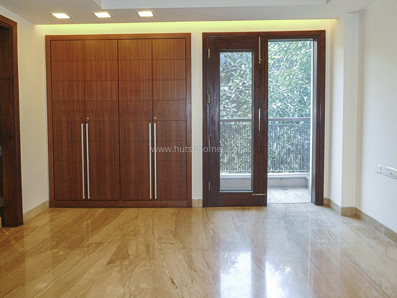 4 BHK Flat For Sale in Shanti Niketan