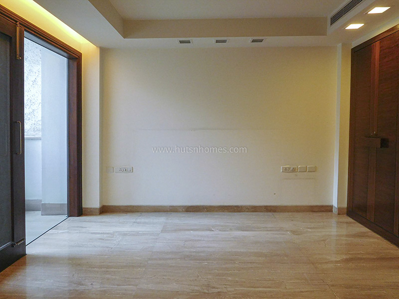 4 BHK Flat For Sale in Shanti Niketan