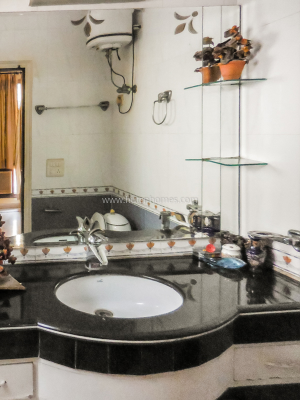 3 BHK Flat For Rent in Defence Colony