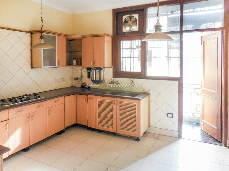 3 BHK Flat For Rent in Defence Colony