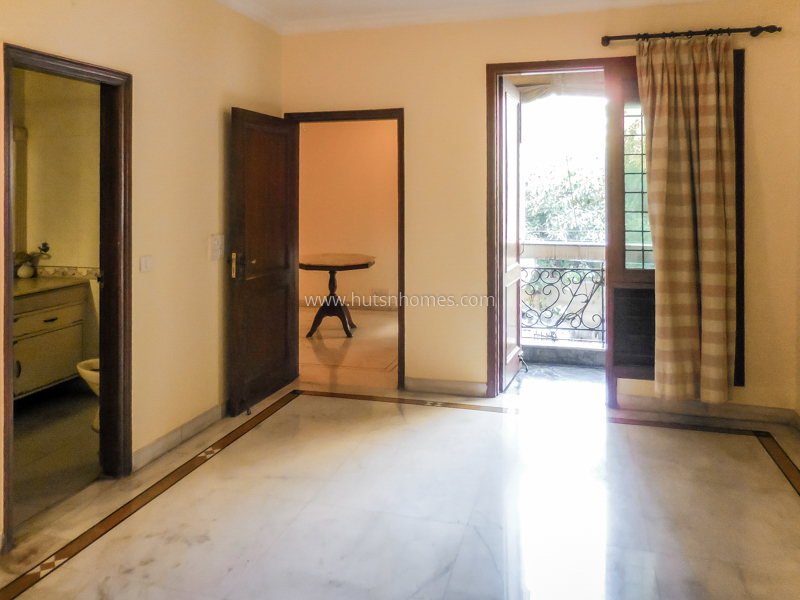 3 BHK Flat For Rent in Defence Colony