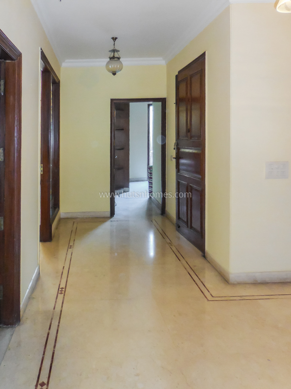 3 BHK Flat For Rent in Defence Colony