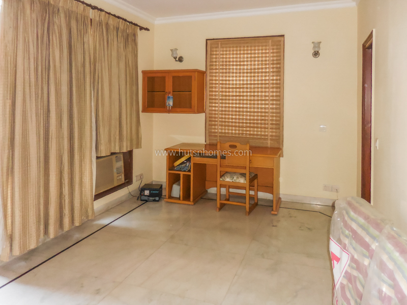 3 BHK Flat For Rent in Defence Colony