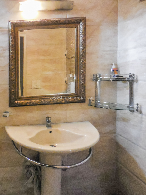 3 BHK Flat For Rent in Defence Colony