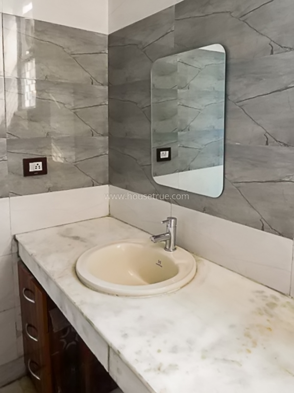 3 BHK Flat For Rent in Defence Colony
