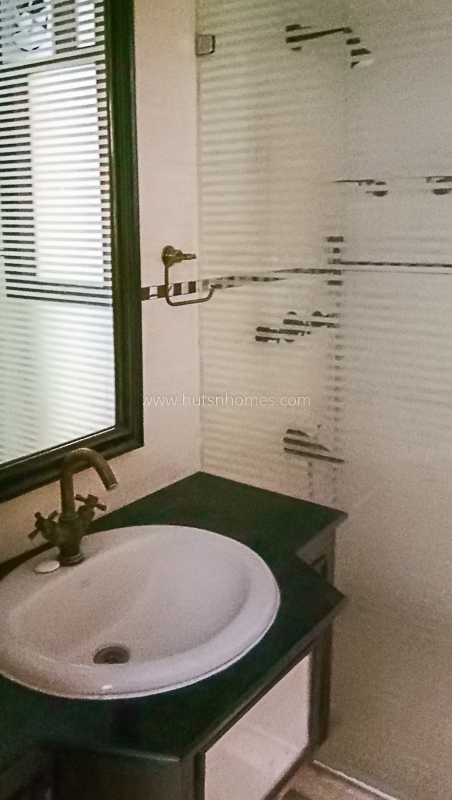3 BHK Flat For Rent in Defence Colony