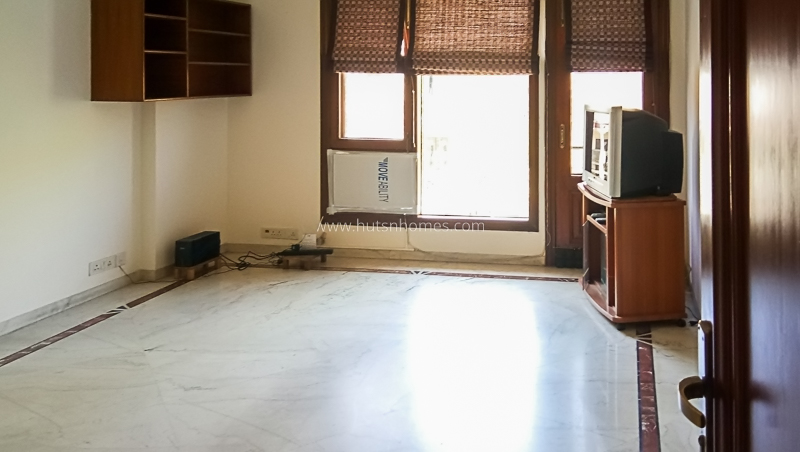 3 BHK Flat For Rent in Defence Colony