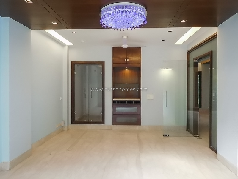 3 BHK Flat For Rent in Defence Colony