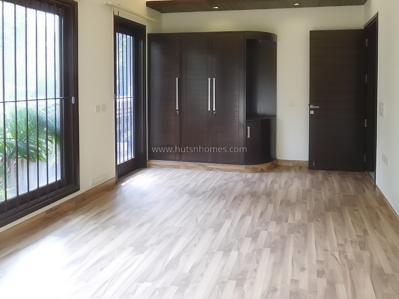 3 BHK Flat For Rent in Defence Colony