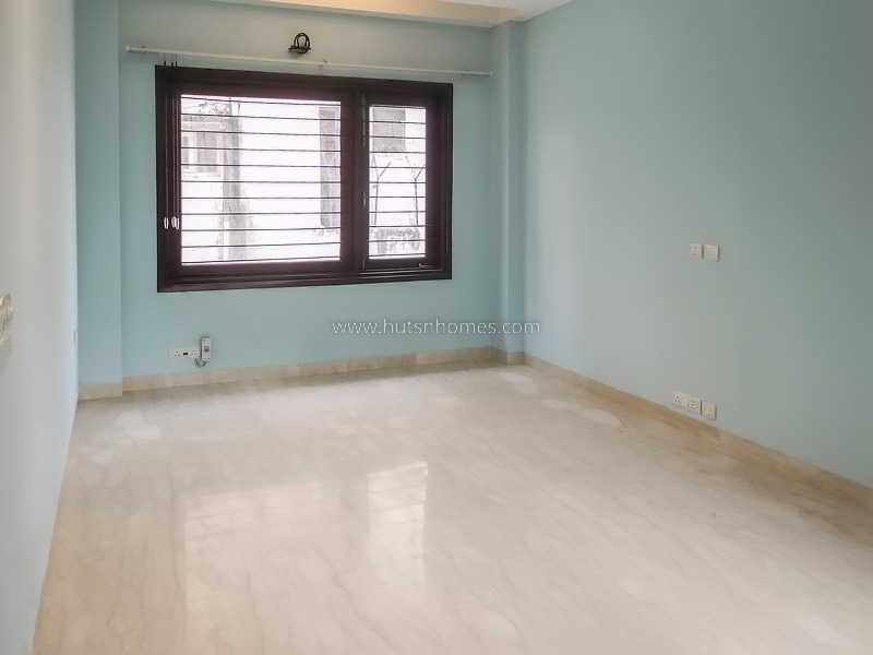 3 BHK Flat For Rent in Defence Colony
