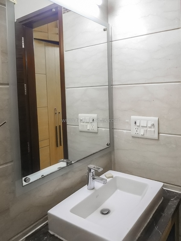 3 BHK Flat For Rent in Defence Colony