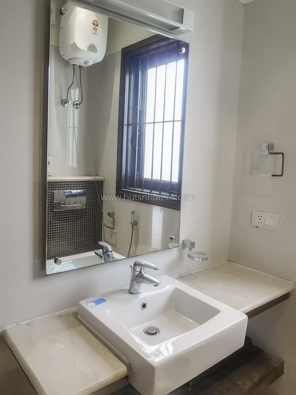 3 BHK Flat For Rent in Defence Colony