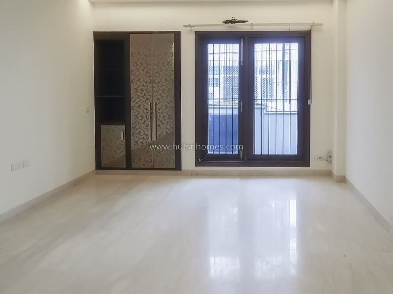 3 BHK Flat For Rent in Defence Colony