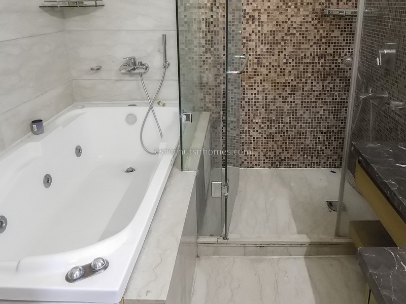 3 BHK Flat For Rent in Defence Colony