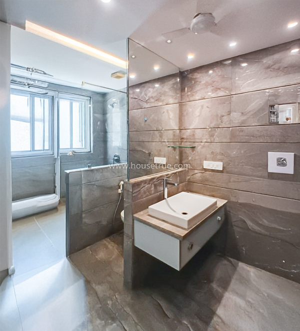 3 BHK Flat For Rent in Defence Colony