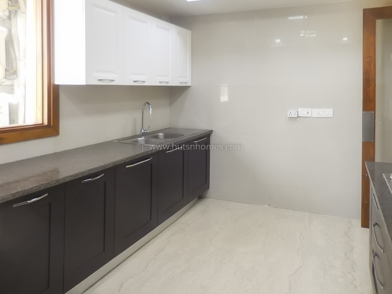 3 BHK Flat For Rent in Defence Colony