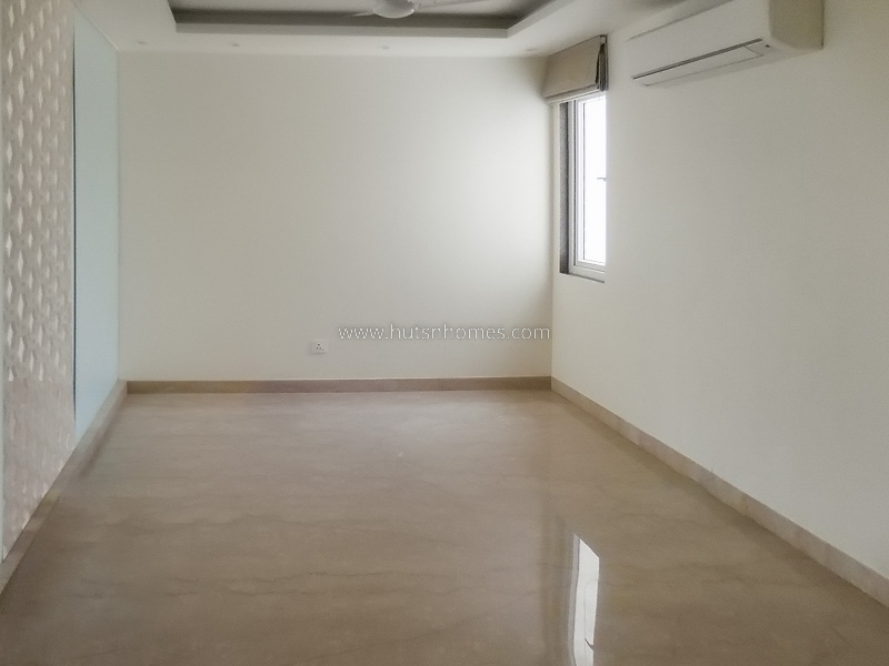 3 BHK Flat For Rent in Defence Colony