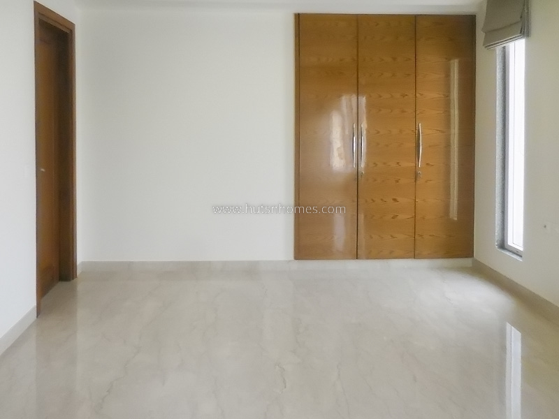3 BHK Flat For Rent in Defence Colony