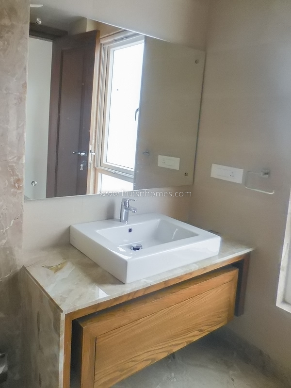 3 BHK Flat For Rent in Defence Colony