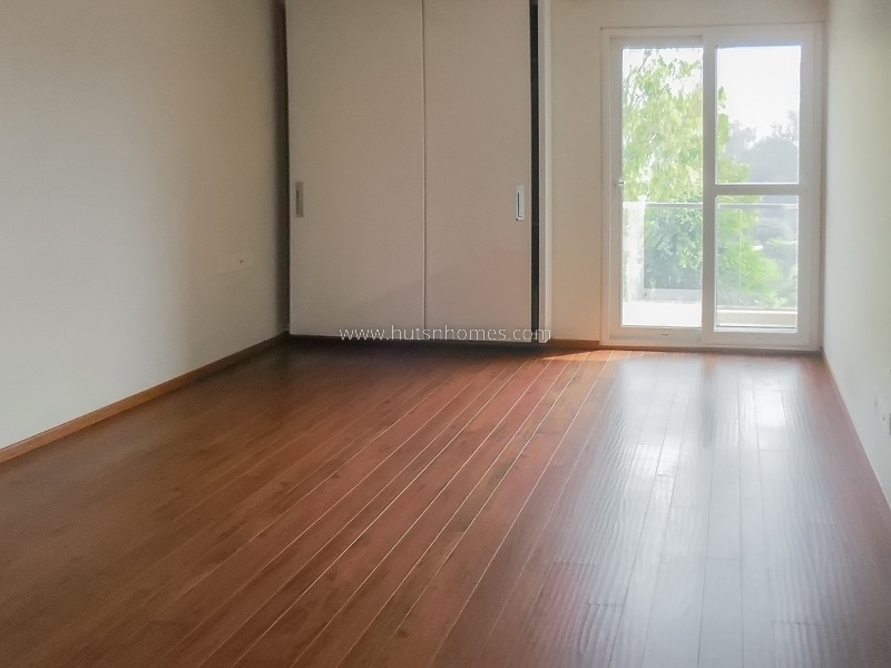 3 BHK Flat For Rent in Defence Colony