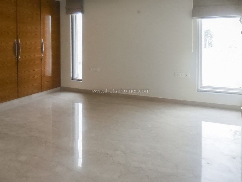3 BHK Flat For Rent in Defence Colony