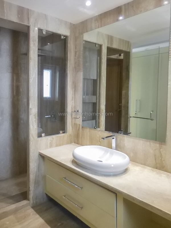 3 BHK Flat For Rent in Defence Colony