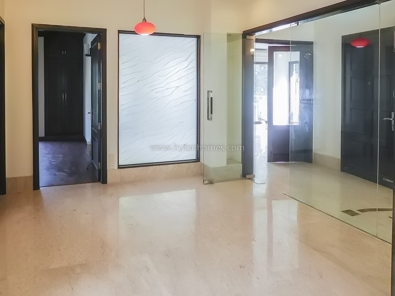 3 BHK Flat For Rent in Defence Colony