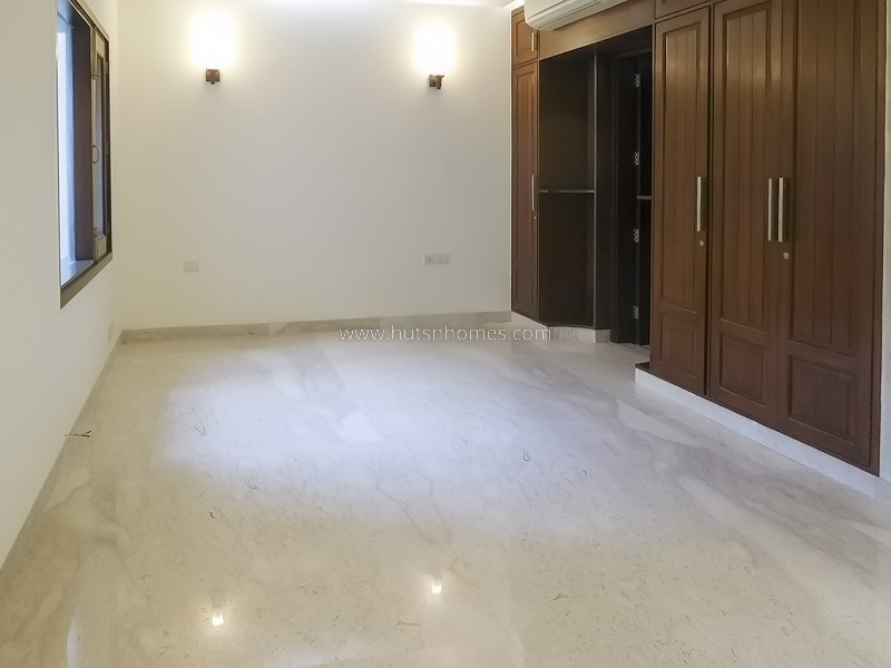 3 BHK Flat For Rent in Defence Colony