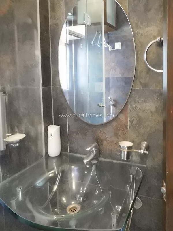 3 BHK Flat For Rent in Defence Colony