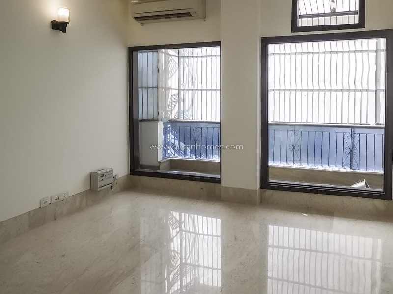 3 BHK Flat For Rent in Defence Colony