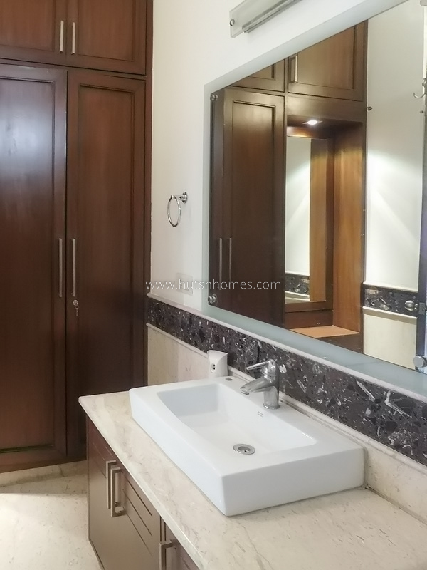 3 BHK Flat For Rent in Defence Colony