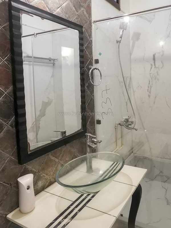 3 BHK Flat For Rent in Defence Colony