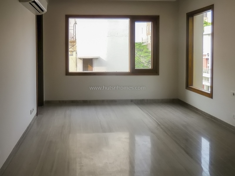 3 BHK Flat For Rent in Defence Colony