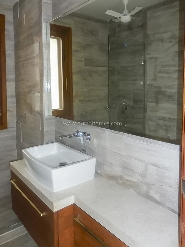 3 BHK Flat For Rent in Defence Colony